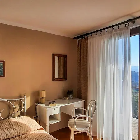 Nyaraló Amazing In With House Sea View
